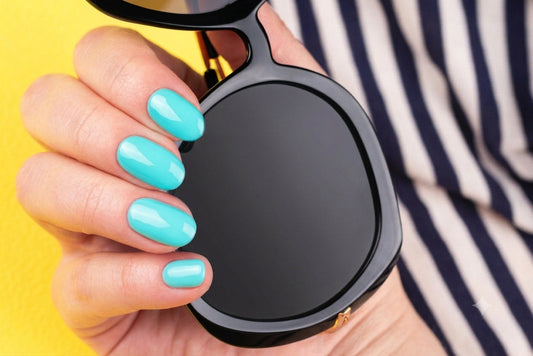 Faux ongles été élégants Qeera Nails avec inspiration méditerranéenne