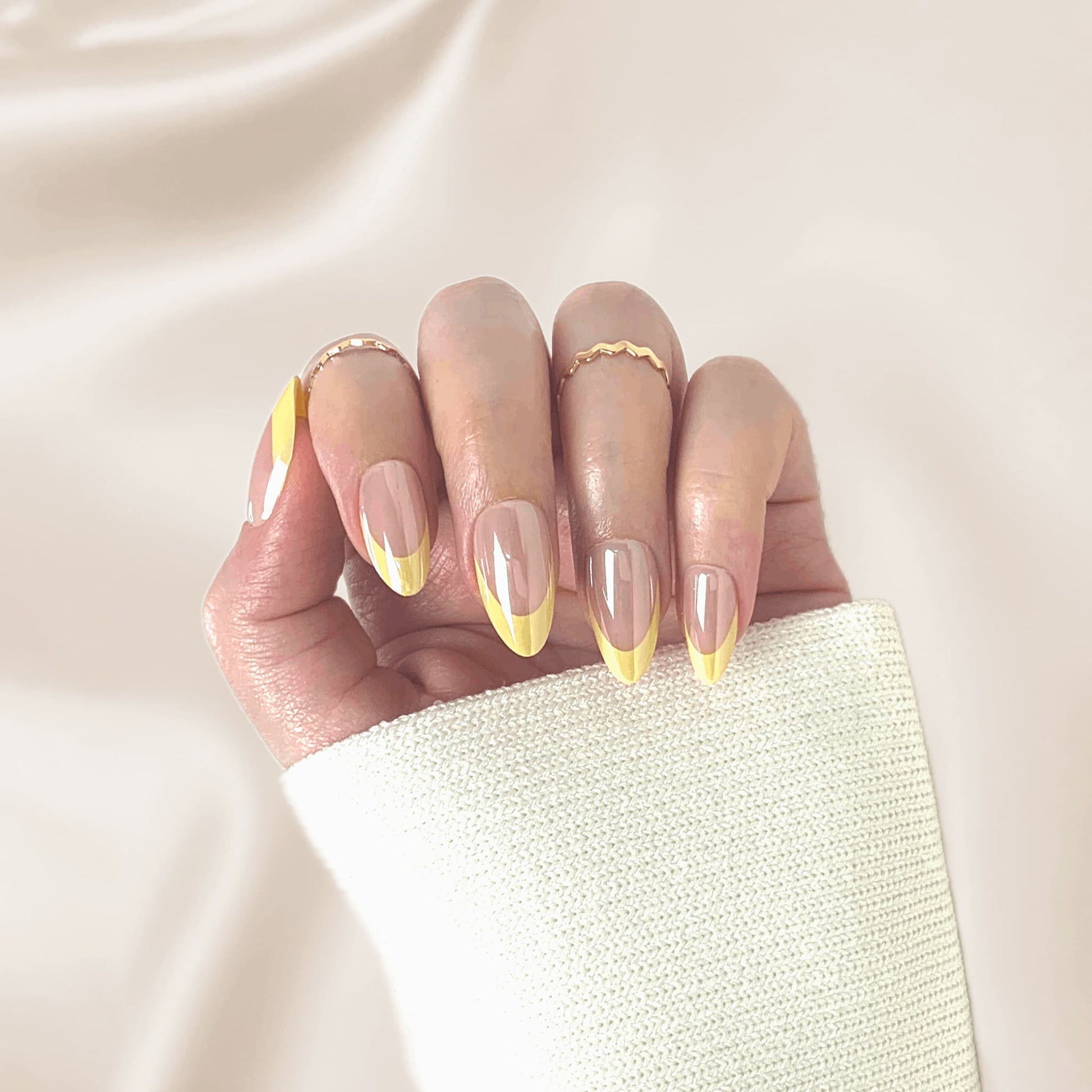 Frenchie Butter Qeera Nails-faux-ongles-press-on-nails