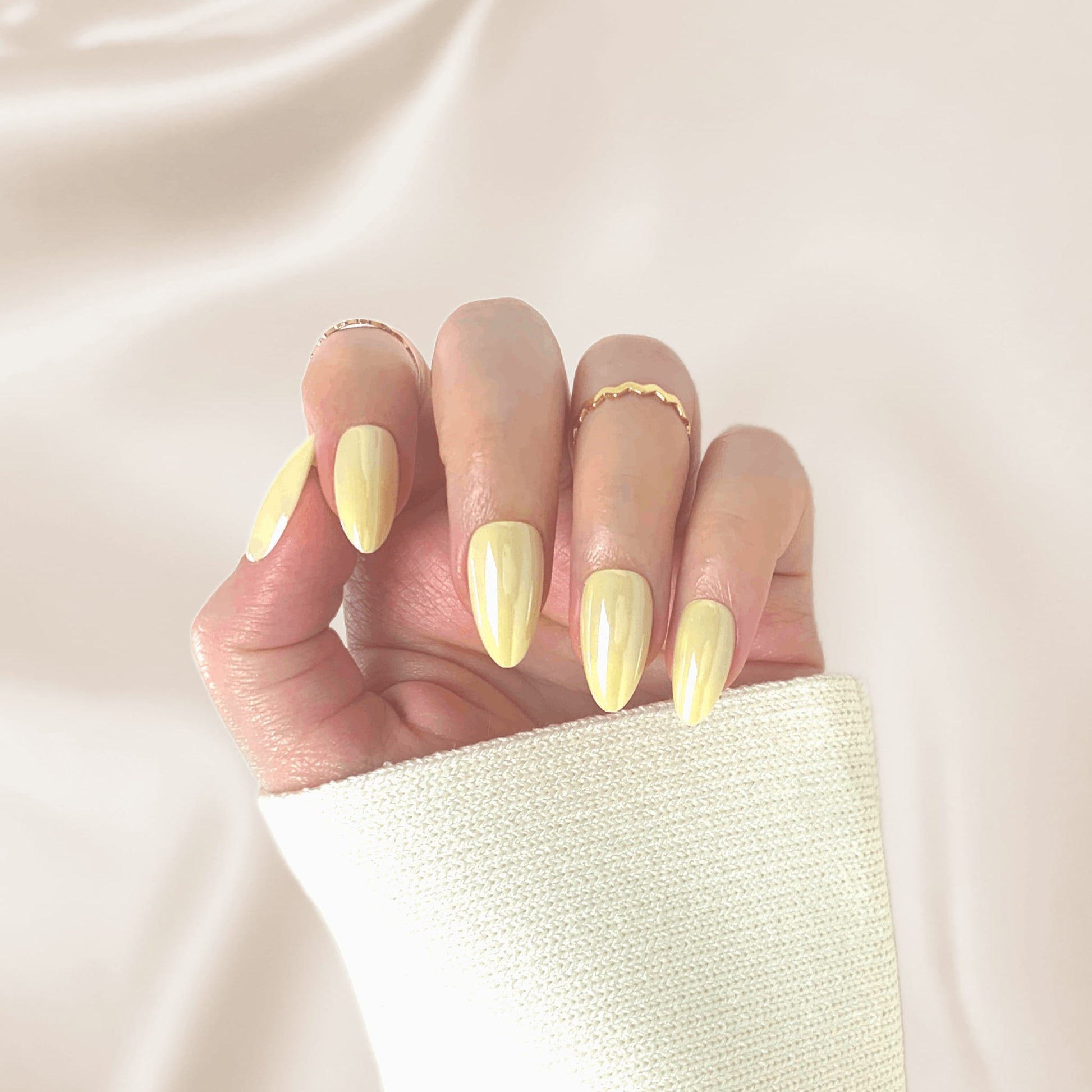 Honey Kiss Qeera Nails-faux-ongles-press-on-nails