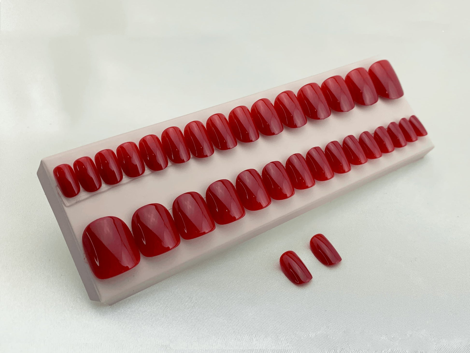 Cherry - Qeera Nails - Faux ongles réutilisables