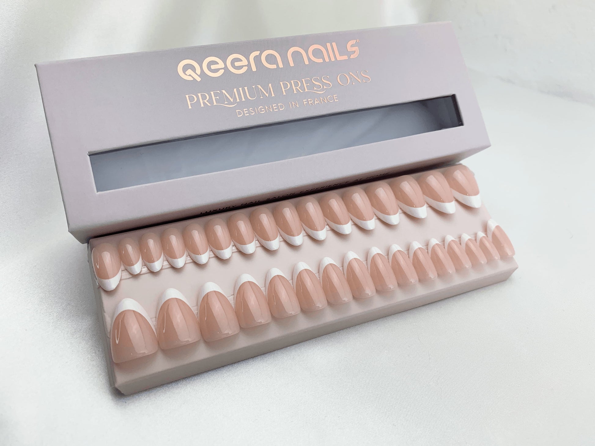 Frenchie Girl - Qeera Nails - Faux ongles réutilisables